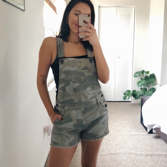 Abercrombie & Fitch Pants - NWT Abercrombie & Fitch Camo Short Overall XS